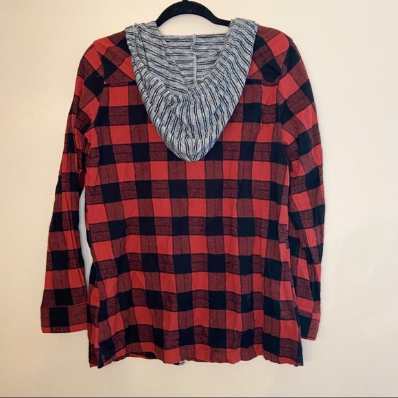 HEM & THREAD RED & BLACK PLAID FLANNEL BUTTON DOWN SHIRT WITH HOOD - Picture 4 of 5